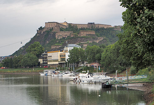 

Lahntalradweg: Ausblick auf Kloster Arnstein & Schloss Langenau