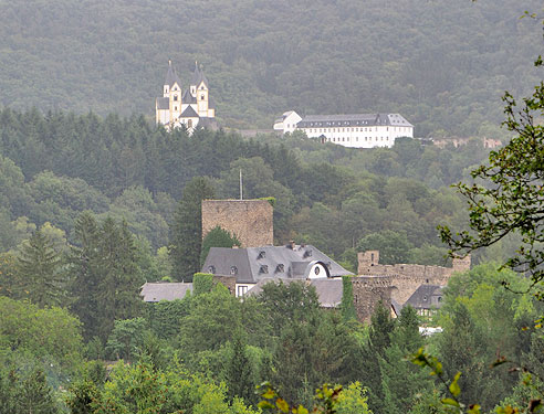 

Lahntalradweg: Ausblick auf Kloster Arnstein & Schloss Langenau