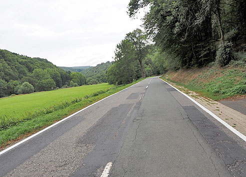 

Radweg auf der Straße