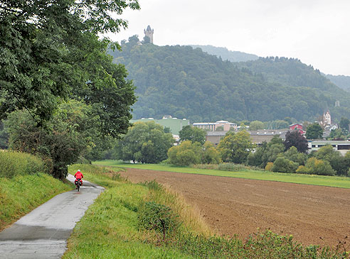 

Lahntalradweg: Ausblick auf Kloster Arnstein & Schloss Langenau