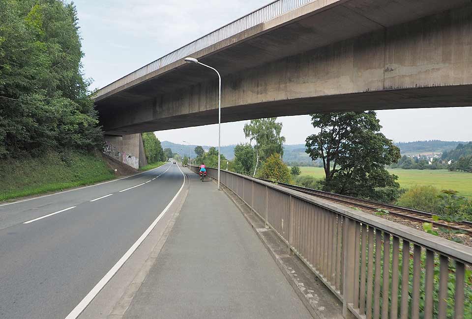 Radweg an der Straße