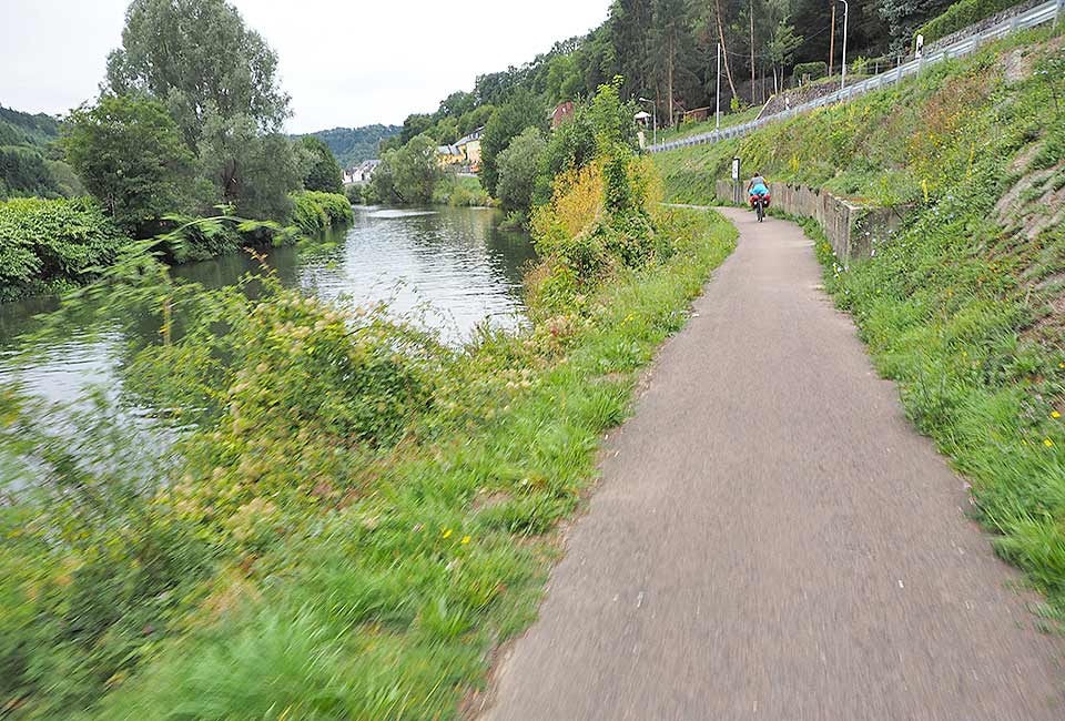 Radweg auf den Leinpfad bei Geilnau Radweg auf den Leinpfad bei Geilnau