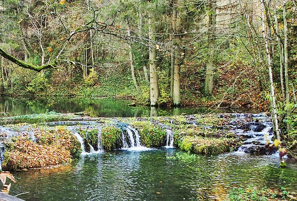 Wasserfall bei der Wimsener Höhle