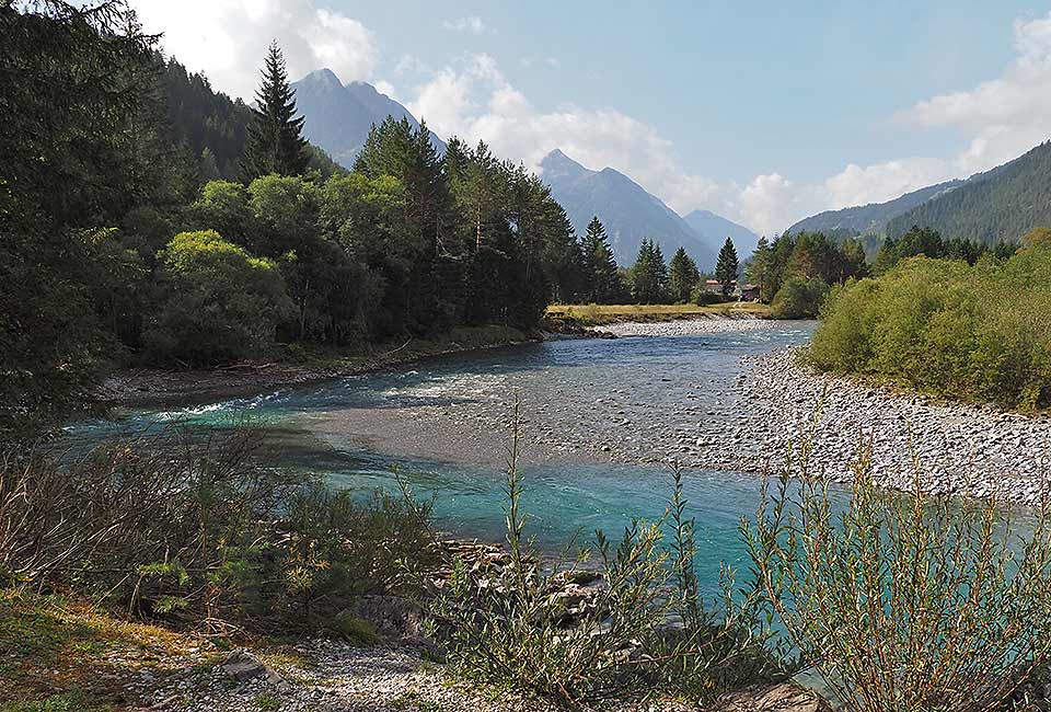 Türkis leuchtender Lech Türkis leuchtender Lech
