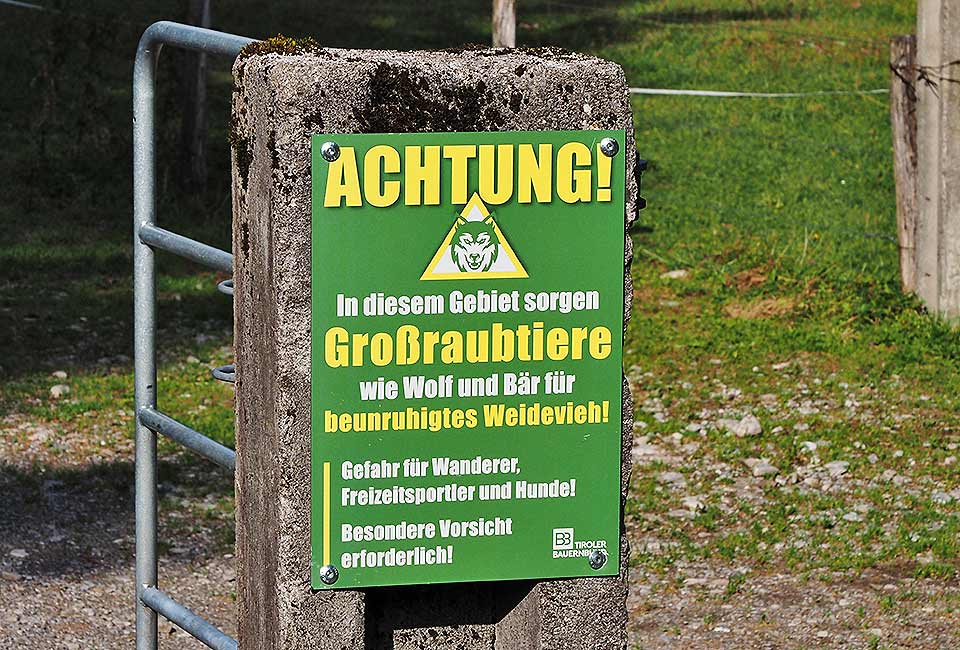 Warnschild vor Raubtieren DWarnschild vor Raubtieren