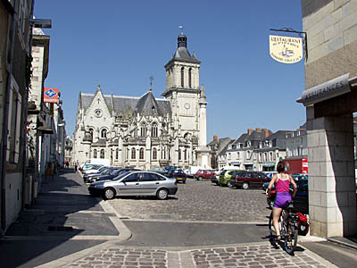 Beaufort - Die pr&auml;chtige Kirche