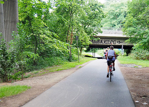 Radweg im Tal