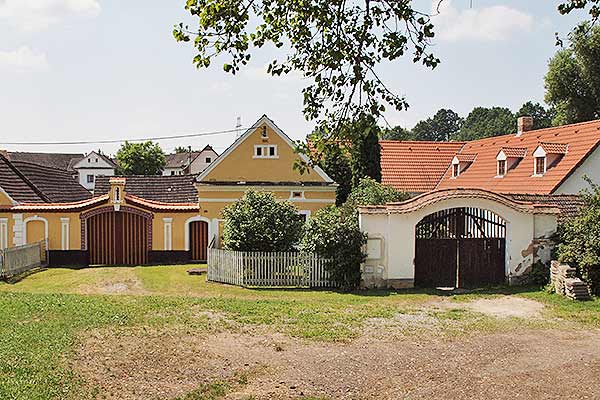 Schöne Höfe in Porezany