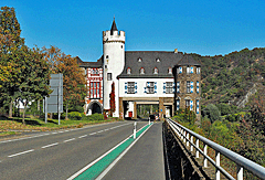 Schloss als Durchfahrt
