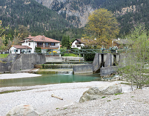 Stauwerk an der Loisach