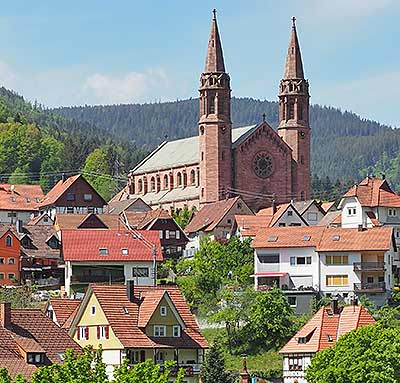 Markante Kirche in Gernsbach