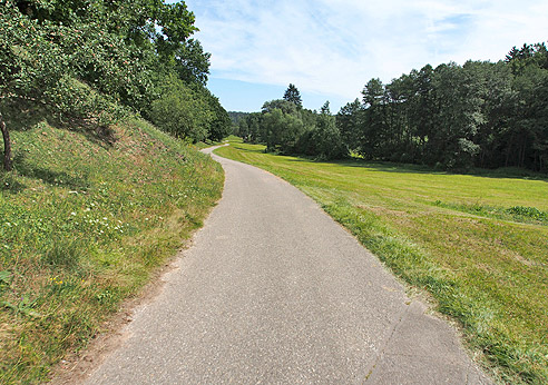 Radweg neben der Straße