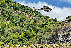 Heli hilft beim Spritzen