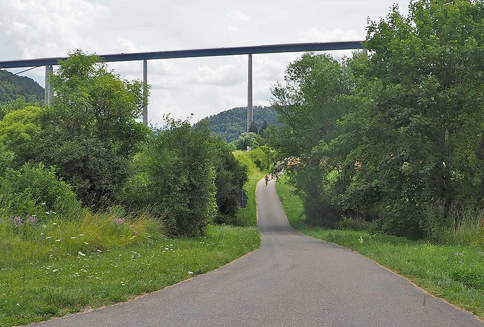 Neckarbrücke der A81
