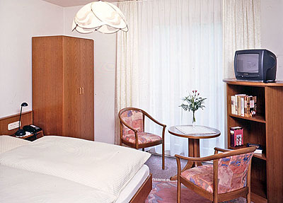 Am Neckarradweg: Gästehaus Hirsch Remseck