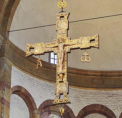 Romanisches Kreuz im Speyrer Dom