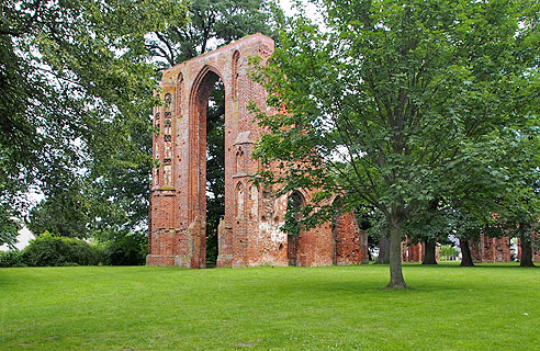 Westportal Kloster Eldena
