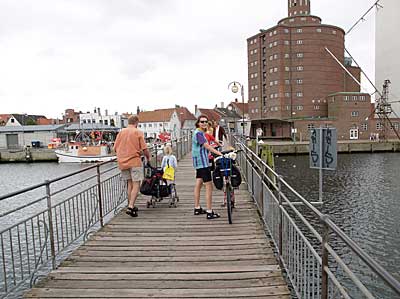 Ostseeküstenradweg: Auf der Holzbrücke