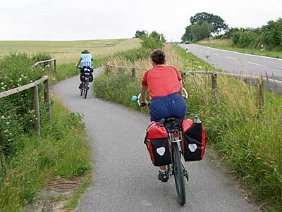 Ostseeküstenradweg: Der Radweg folgt der Straße