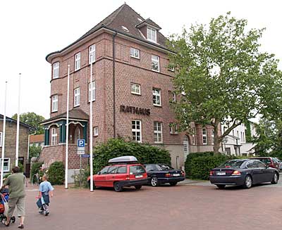 Ostseeküstenradweg: Rathaus in Laboe