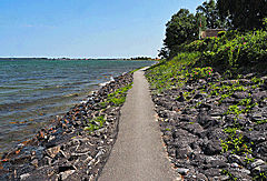 Radweg direkt an der Küste