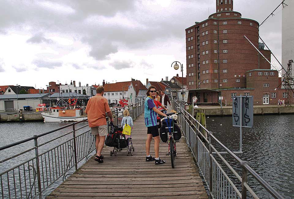 Auf der Holzbrücke