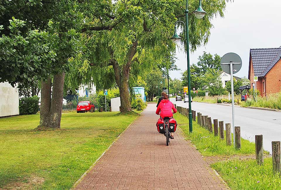 Lange Durchgangsstraße in Wohlenberg