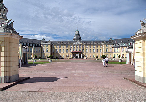 Rheintalradweg:  Schloss in Karlsruhe