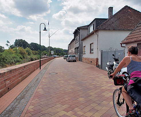 Radweg in Nackenheim