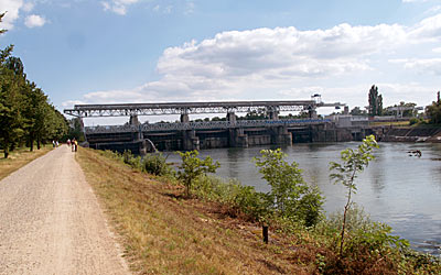 Staustufe am Rhein