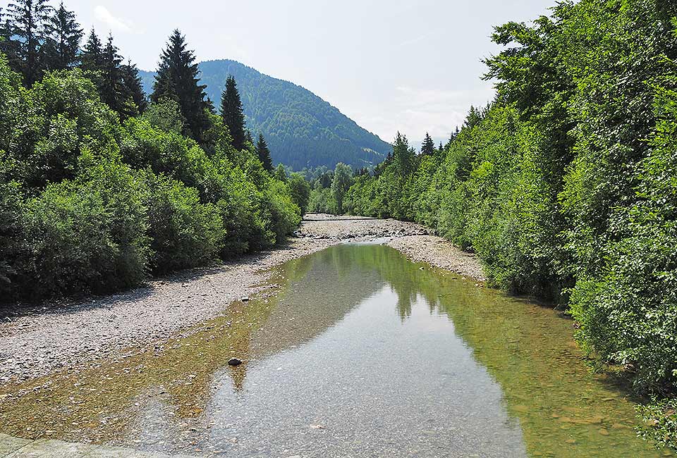 Wenig Wasser im Fluss Halblech