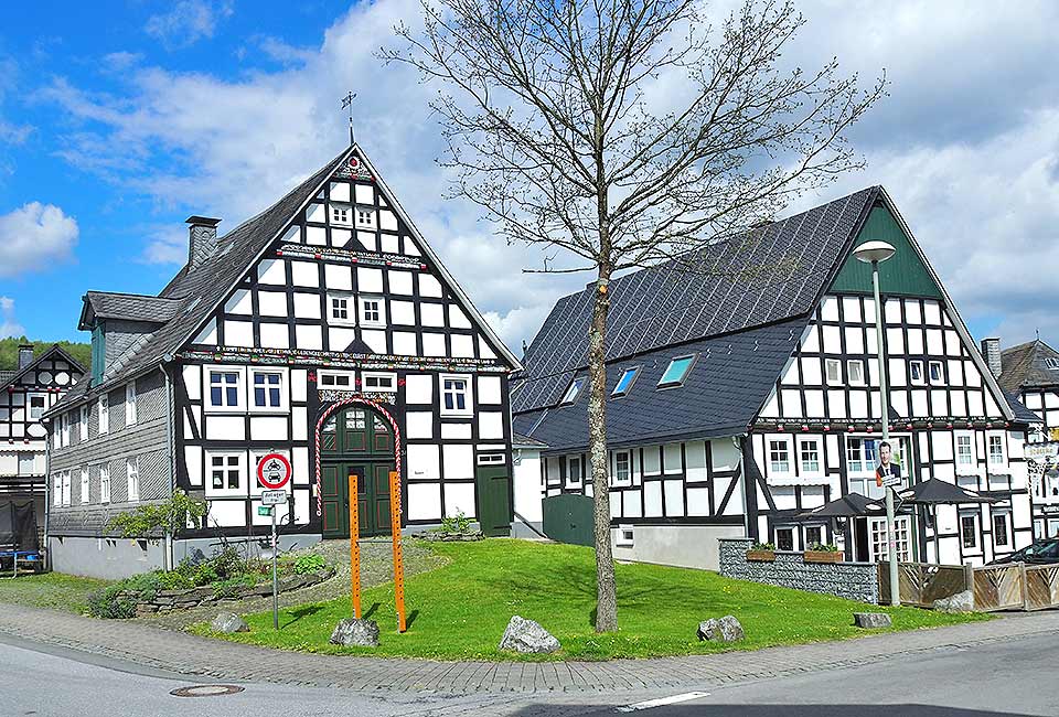 Typische Fachwerkhäuser in Assinghausen Typische Fachwerkhäuser in Assinghausen
