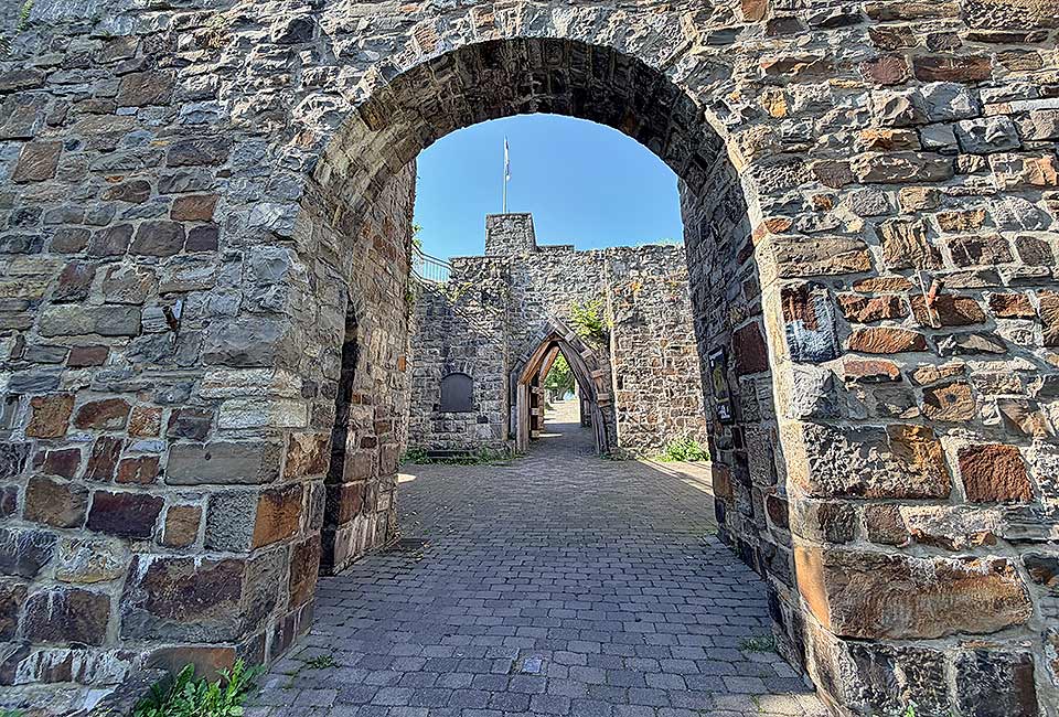 Ruine des zerstörten Schlosses