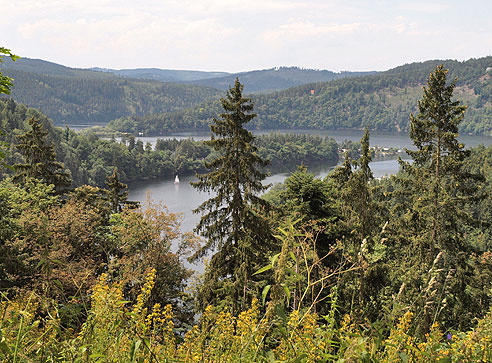 Blick auf Stausee der Saale