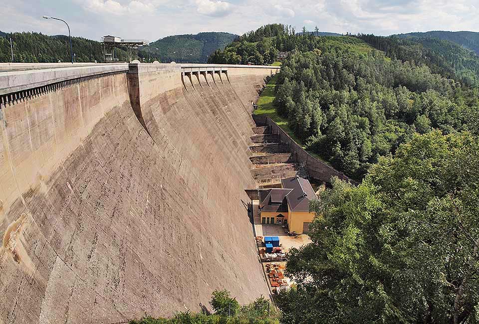 Staumauer der Hohenwartetalsperre