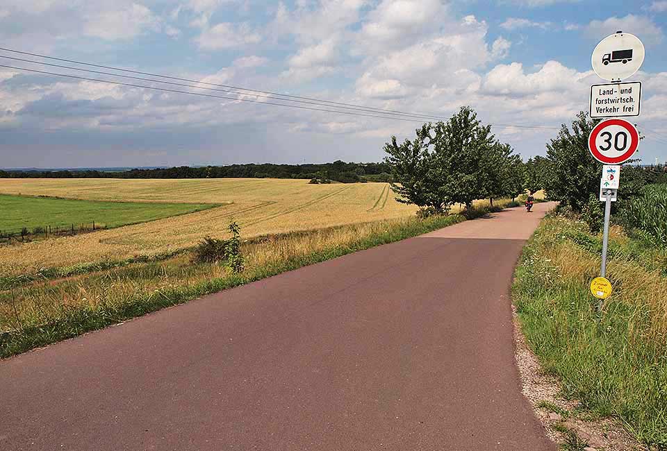 Wirtschaftsweg auf den Hügeln