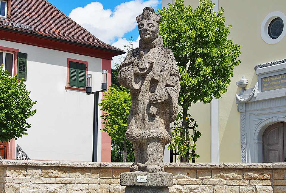 Brunnenfigur des Heiligen Johannes Brunnenfigur des Heiligen Johannes