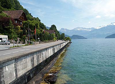 An der Küstenstraße bei Weggis