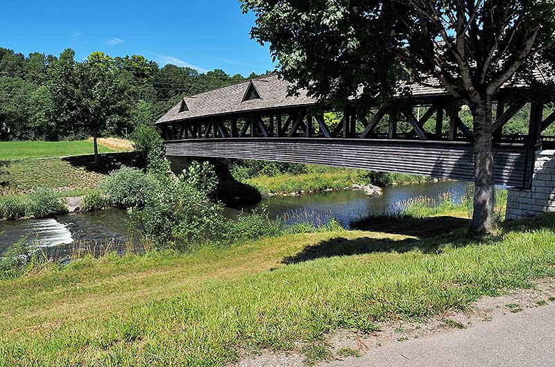 Typische Holzbrücke