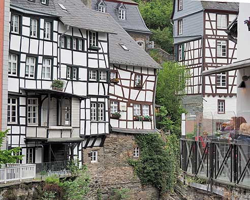 Von der Kaiserstadt Aachen durch die Eifel bis Monschau
