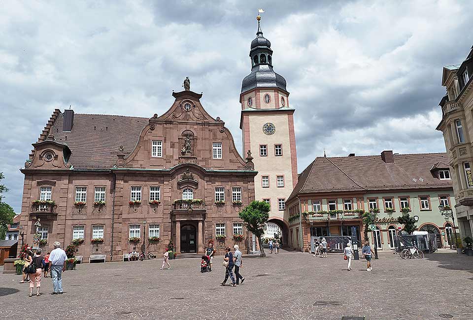 Rathaus und Marktplatz in Ettlingen
