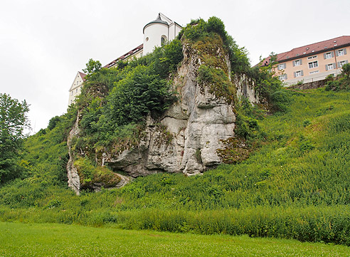 Das Kloster Mariaberg auf einem Felsen