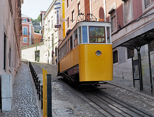 Straßenbahn mit über 14% auf die Hügel