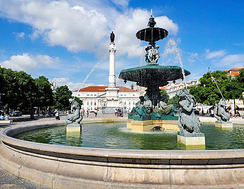 Brunnen vor dem Schloss