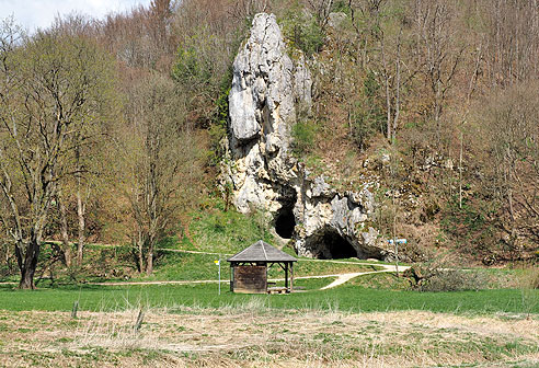 Das "Fohlenhaus" - Kombination aus Einzelfels und Höhlen.