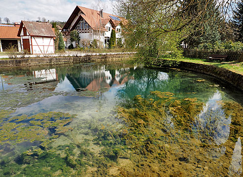 Der Lonetopf ist eine Karstquelle
