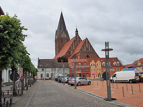 Kirche in Barth -hier ist auch noch ein historisches Tor erhalten