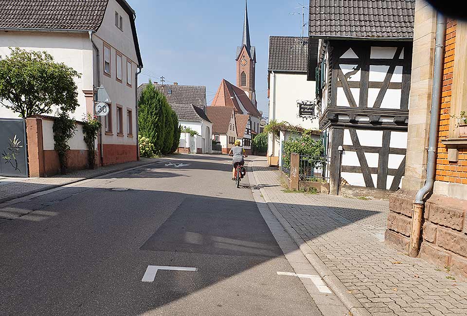 Schöne Häuser in der Ortsdurchfahrt in Hochstadt