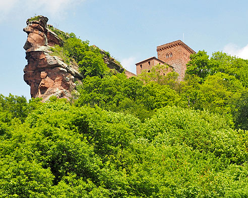 Rundtour auf die Berge um den Trifels, zurück im Queichtal