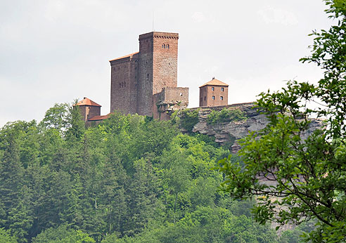 Rundtour auf die Berge um den Trifels, zurück im Queichtal